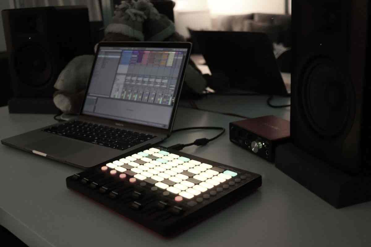 6 Best MIDI Controller for Ableton (2024 Updated) Shlohmo